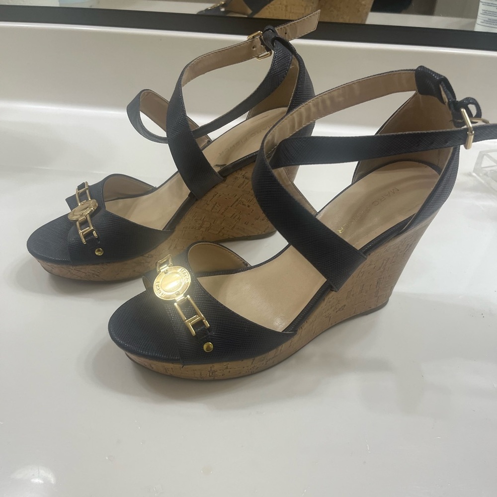 MARC FISHER navy blue wedges